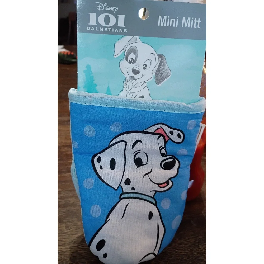 Disney 101 Dalmatians 3 Piece Kitchen Set 2 Mini Oven Mitts 1 Kitchen Towel New